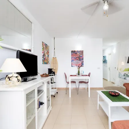 Sunny With Big Pool Appartement